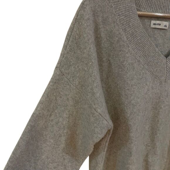 Hollister gray vneck long sleeve over sized sweater small - Picture 2 of 5